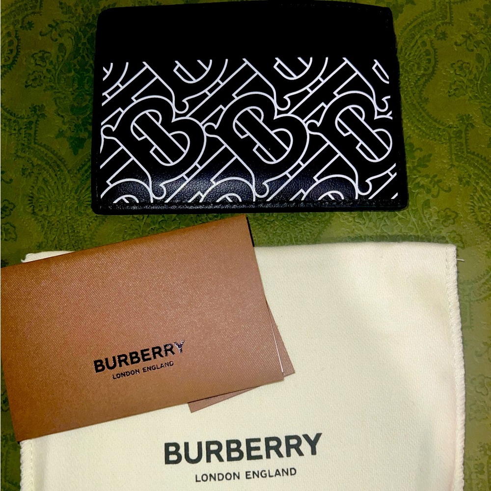 Black and white Burberry card holder. Folds open half way for extra card spots!